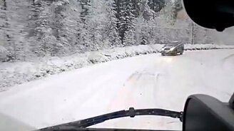 Остановился пропустить... - смотреть видео (0:26)