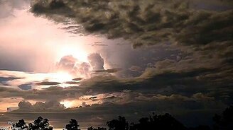 Удивительный электрический шторм - смотреть видео (0:27)