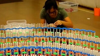 Падение 15 000 домино - смотреть видео (2:00)