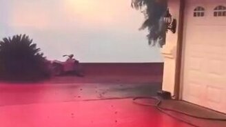 Тушение пожара из самолёта - смотреть видео (0:32)