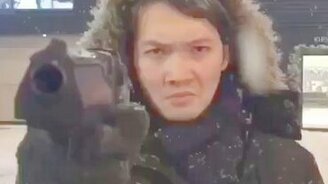 Как сбежать от человека с пистолетом - смотреть видео (0:53)