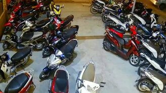 Повезло остаться невредимой - смотреть видео (0:39)