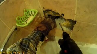 Спасение замурованного котёнка - смотреть видео (2:07)