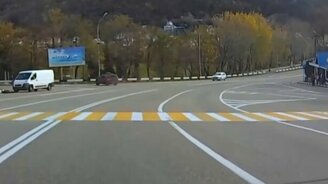 За шаг от смерти - смотреть видео (9:05)