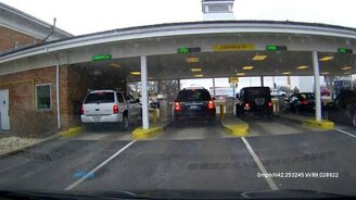 Самая уникальная авария на АЗС - смотреть видео (1:11)