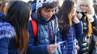 "В лесу родилась ёлочка" на китайском языке - смотреть видео (1:31)