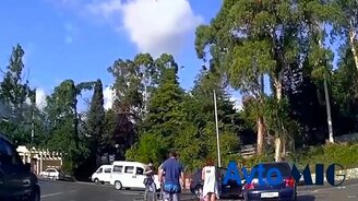 Нелепые и курьёзные ДТП - смотреть видео (3:56)