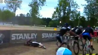 Велосипедист пошёл на взлёт - смотреть видео (0:18)