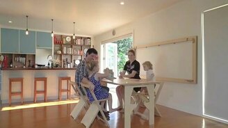 Идея сверхкомпактных стола и стульев - смотреть видео (1:47)