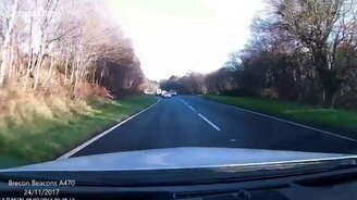 Опасная расчистка дороги - смотреть видео (0:49)