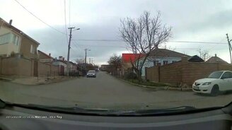 Вчетвером на равнозначном перекрёстке - смотреть видео (0:19)