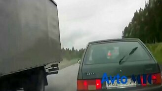 Нелепые и опасные ДТП - смотреть видео (4:04)
