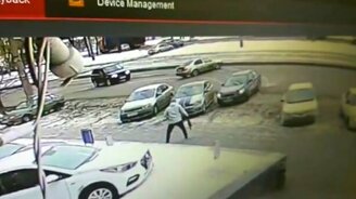 Шикарная парковка после столкновения - смотреть видео (0:18)