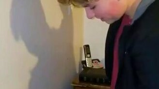 Парень против дискового телефона - смотреть видео (1:43)