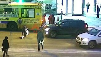 Невозмутимый пешеход - смотреть видео (0:48)