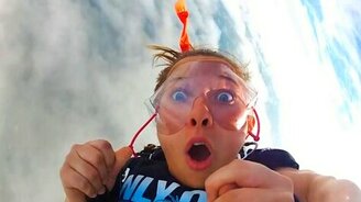 Прыгнула - потеряла зуб! - смотреть видео (0:59)