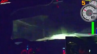 Опасный инцидент на гонках - смотреть видео (0:21)