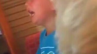 Собака успокаивает малыша - смотреть видео (0:41)