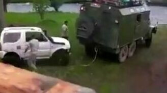 Неудачная переправа вброд - смотреть видео (3:00)