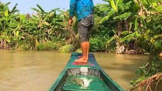 Ловим гиганта из реки - смотреть видео (1:49)