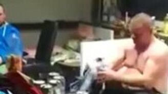 Мужик против штанов - смотреть видео (2:04)