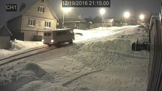 Гололёд на крутом спуске - смотреть видео (2:14)