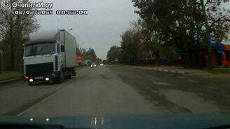 Когда в ДТП попадает везунчик - смотреть видео (0:20)