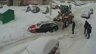 Оригинальный способ выехать из сугроба - смотреть видео (1:23)