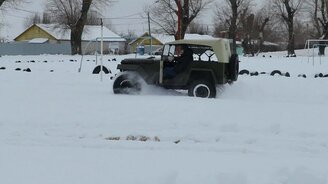 По снежным сугробам на "Газ-67" - смотреть видео (1:07)