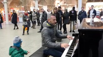 Когда не можешь пройти мимо рояля - смотреть видео (12:21)