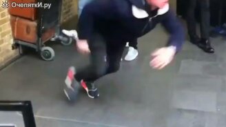 Фанаты - они такие... - смотреть видео (0:55)