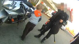 Добрый мотоциклист попался - смотреть видео (1:50)