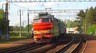 Бабушка-курица против поезда - смотреть видео (0:33)