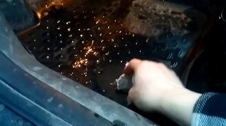 Избавляемся от воды на коврике в авто - смотреть видео (1:03)
