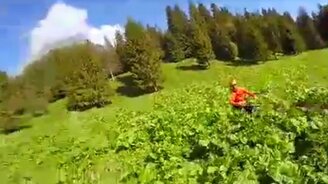 Экстремальный полёт через горы - смотреть видео (1:50)