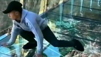 И тут пол потрескался... - смотреть видео (0:12)