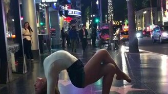 Очень гибкая девушка - смотреть видео (0:32)