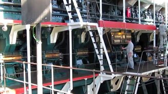 Гигантский дизельный мотор - смотреть видео (5:14)