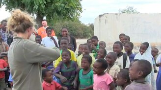 Дети впервые слышат скрипку - смотреть видео (0:48)