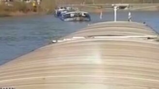 Столкновение барж - смотреть видео (1:57)