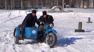 Гонки на мотоциклах с колясками - смотреть видео (3:15)