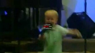 Будущий вождь и оратор - смотреть видео (1:59)