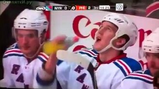 Хоккеист и бутылка - смотреть видео (0:06)