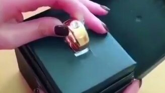 Подарил кольцо... - смотреть видео (0:10)