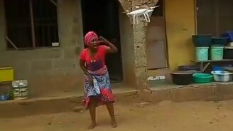 Африканка против дрона - смотреть видео (0:30)