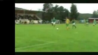 Вратарь не успел за мячом - смотреть видео (0:18)