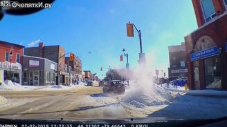 Авария с сугробом - смотреть видео (0:56)