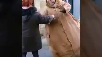 Дядя-неваляшка - смотреть видео (1:01)