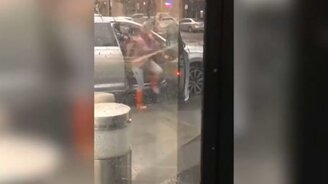 Ветер не даёт закрыть дверь - смотреть видео (0:15)