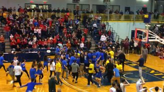 Эффектный дальний гол - смотреть видео (0:44)